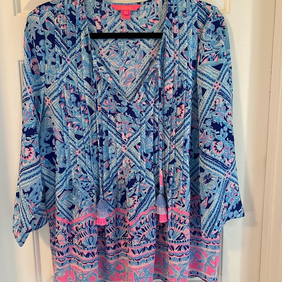 NWOT. Lilly Pulitzer blouse, size M. - Picture 1 of 2